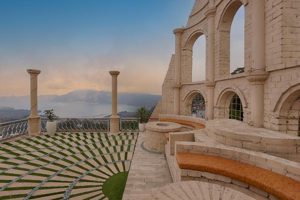 Colosseum Kintamani With mountain view — 4-Star Luxury Hotel in Bali, Indonesia
