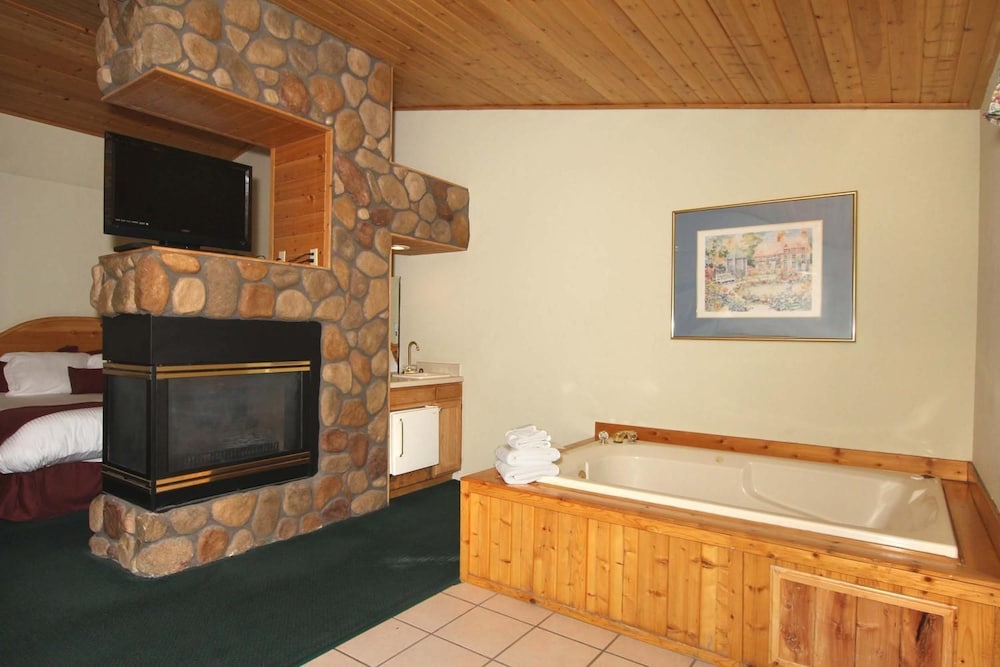 Majestic Mountain Inn - photo 31