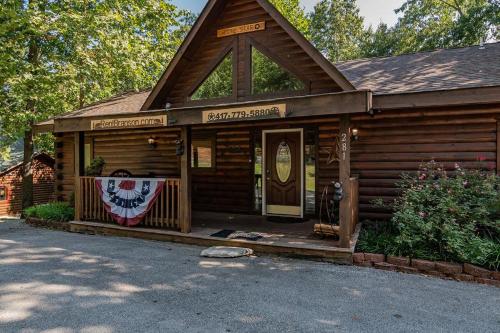Lone Star w gametable — hotel near Branson Airport