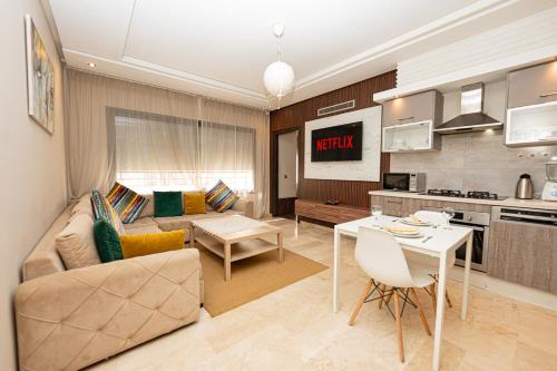 Apartment Studio en Cœur de Casablanca Racine — 4-Star Luxury Hotel in Casablanca, Morocco