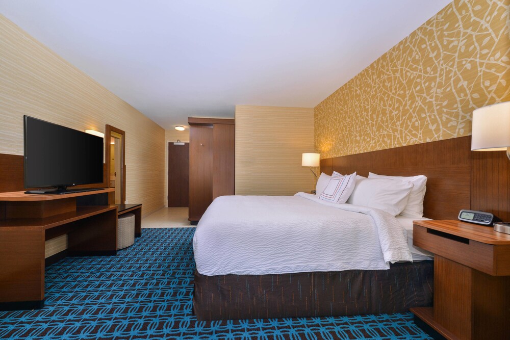 Fairfield Inn & Suites by Marriott Coralville - photo 11