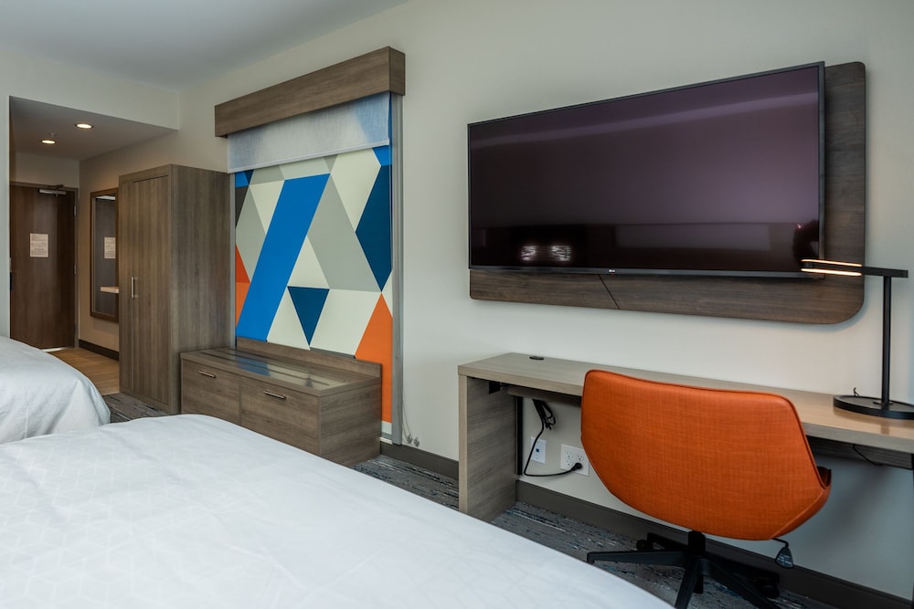 Holiday Inn Express & Suites Charlottesville by IHG - photo 44