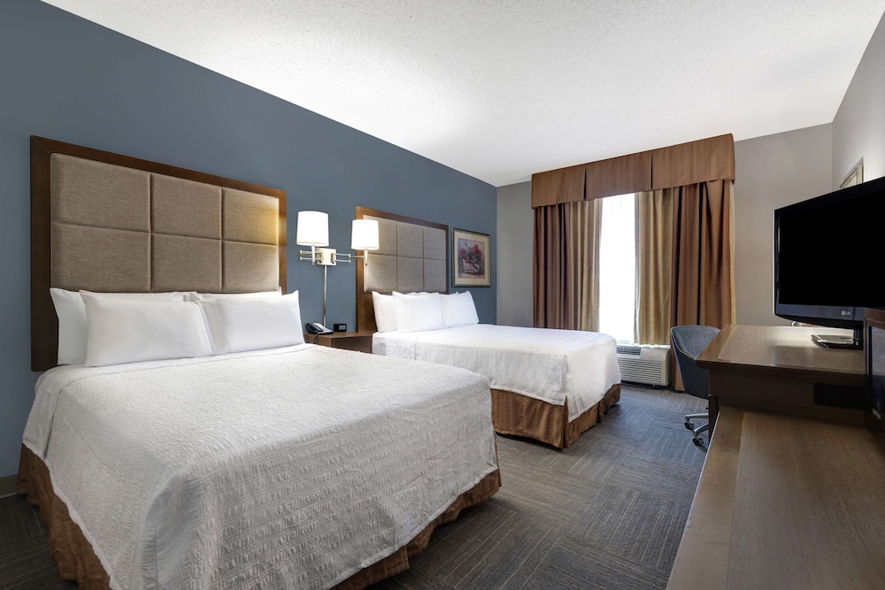 Hampton Inn Victoria - photo 12