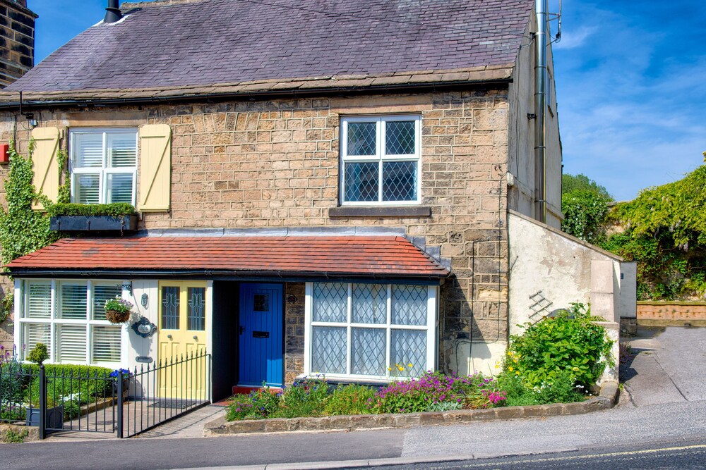 Half Moon Cottage — 5-Star Luxury Hotel in Knaresborough, United Kingdom