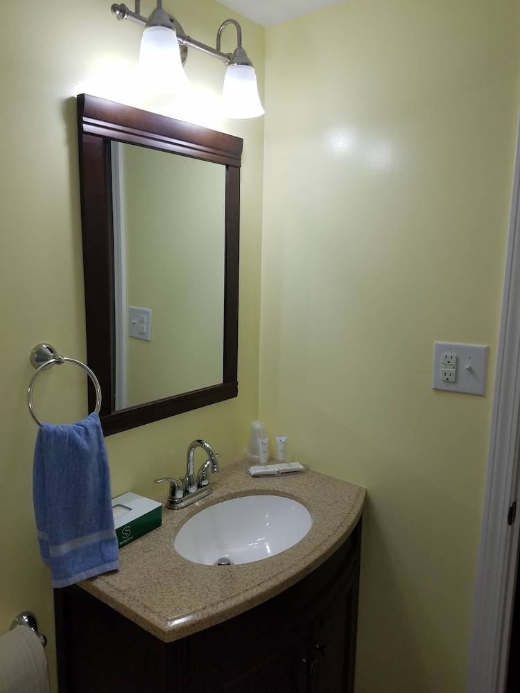 A Holiday Motel - photo 27