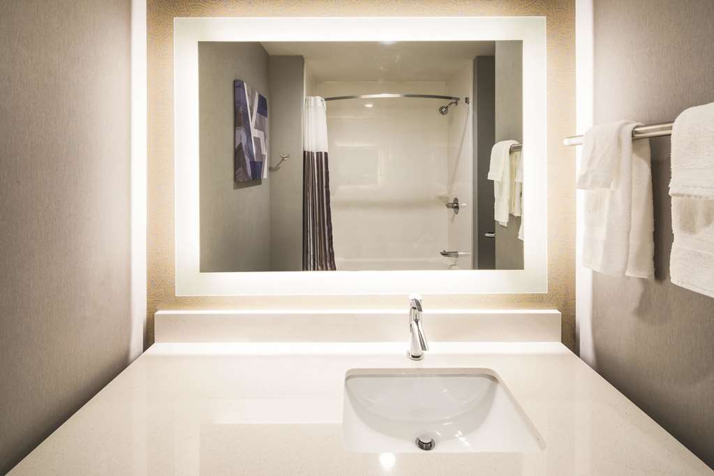 La Quinta Inn & Suites by Wyndham Atlanta South McDonough - photo 8
