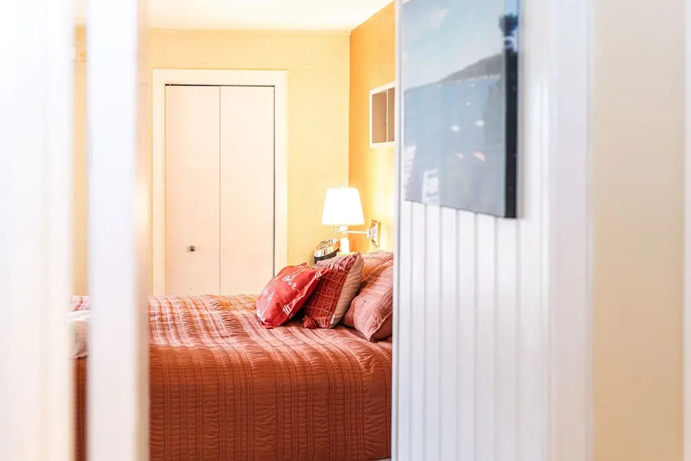 The Lakepod at Abbey Springs 2 BDR 5 Min to Lake — 4-Star Luxury Hotel in Fontana, United States