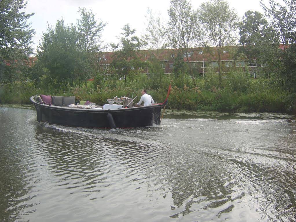 Bed and Breakfast Woonboot Harmony