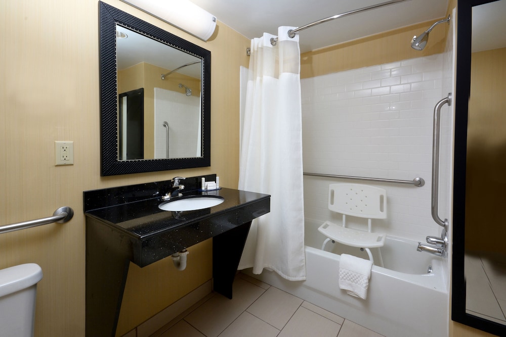 Fairfield Inn & Suites by Marriott Charlottesville North - photo 16