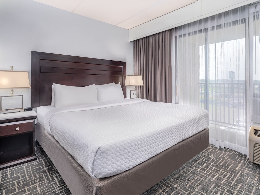 Crowne Plaza Milwaukee Airport by IHG - photo 24