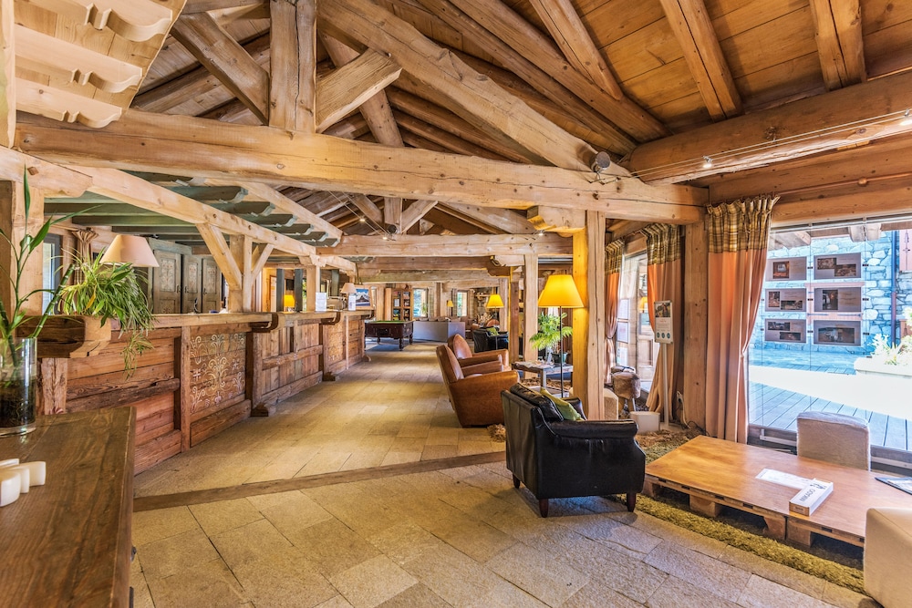 Résidence premium Les Fermes du Soleil Les Carroz d'Arâche — 4-Star Luxury Hotel in Magland, France