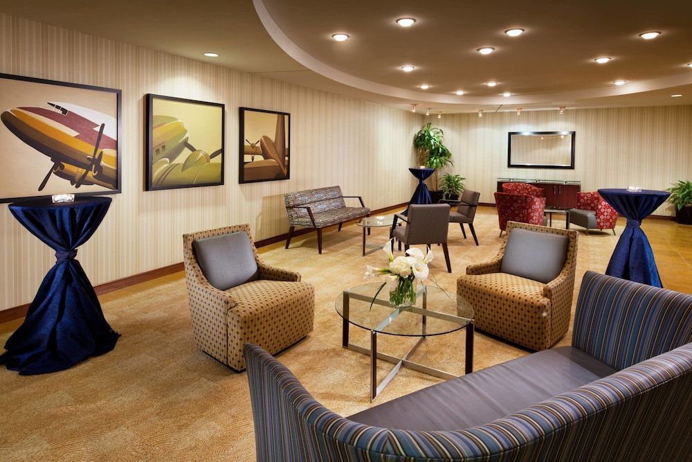 Sheraton Cleveland Airport Hotel - photo 3