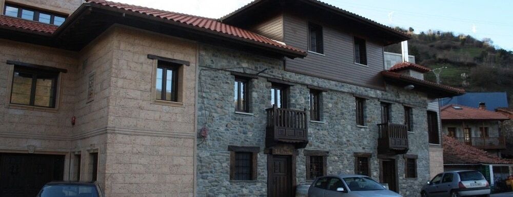 Hotel Rural El Reundu in Pola De Lena, Spain