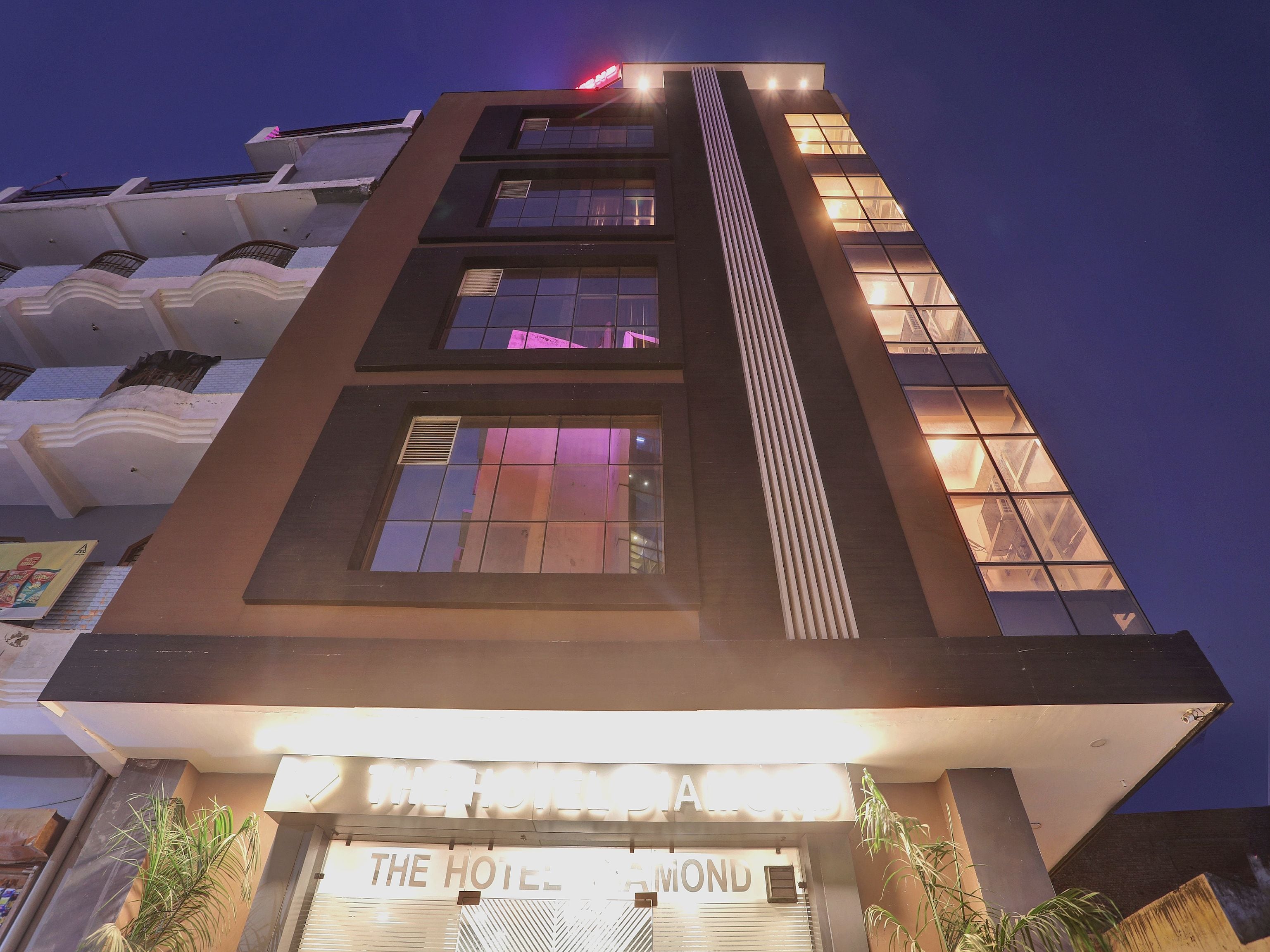 Super Townhouse The Hotel Diamond Vasundhara — 4-Star Luxury Hotel in Ghaziabad, India