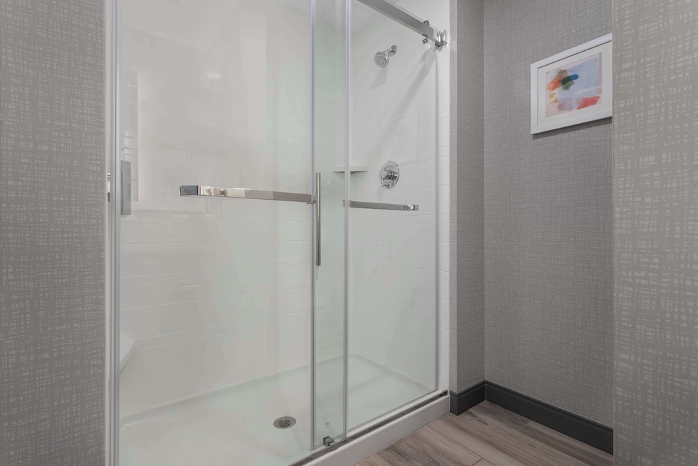 Hampton Inn & Suites Lincoln Northeast I 80 - photo 20