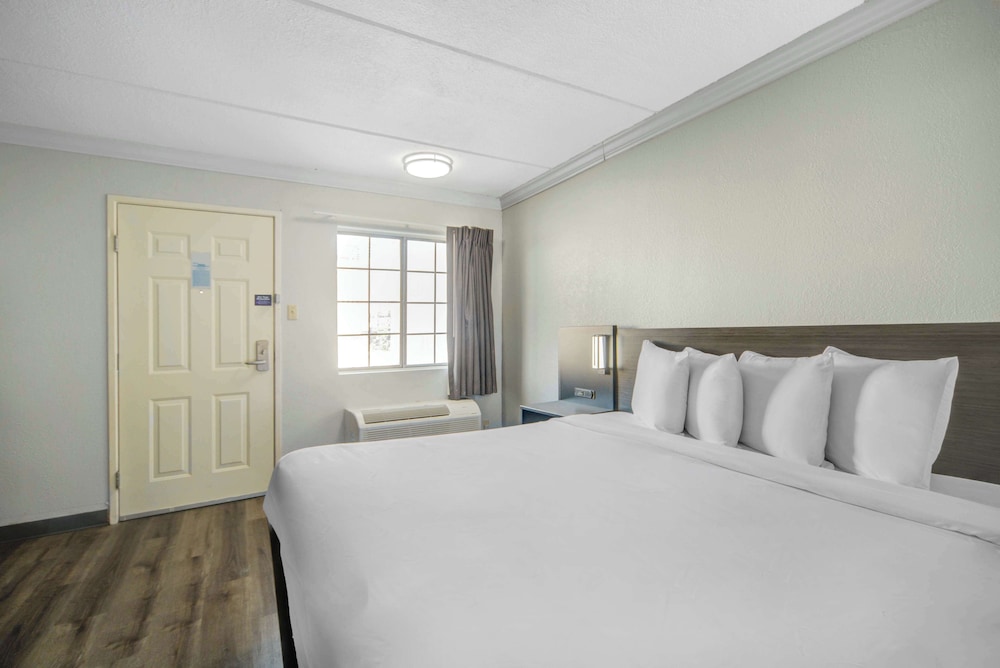 Motel 6 San Antonio TX I 35 North Corridor - photo 4