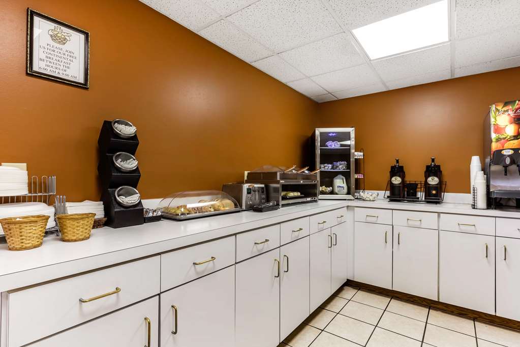 Econo Lodge Inn & Suites Dickson - photo 24
