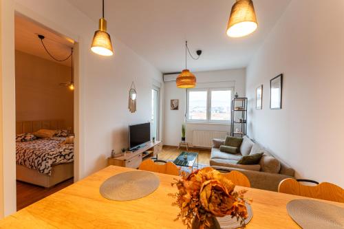 Flexible SelfCheckIns 129 Zagreb Garage Loggia — 4-Star Luxury Hotel in Zagreb, Croatia