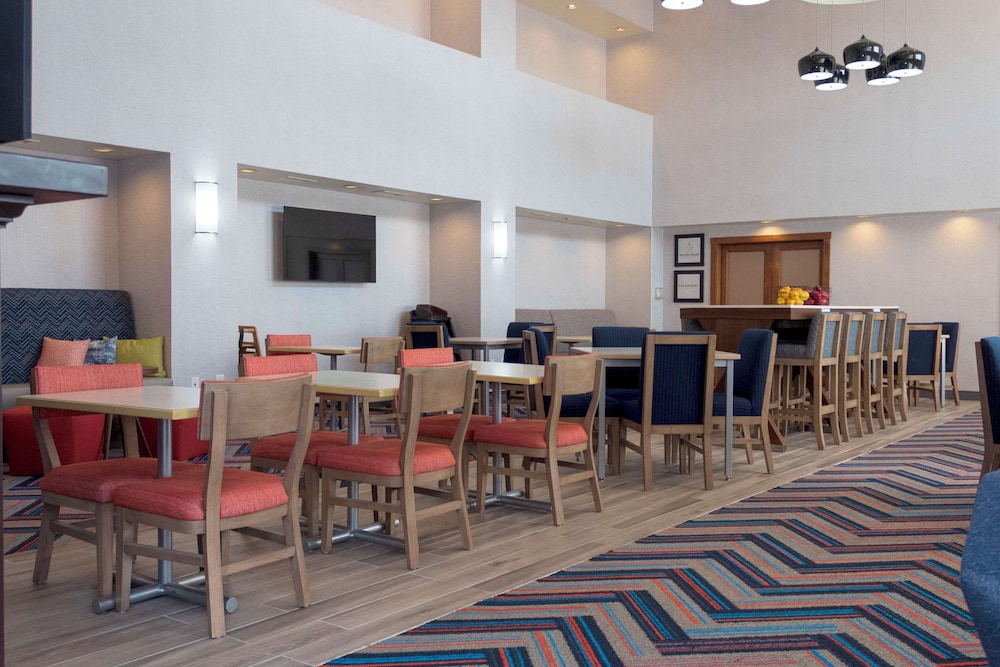 Hampton Inn & Suites Riverton - photo 8