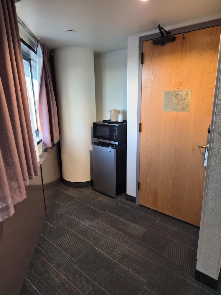 Alex Hotel & Suites Anchorage Airport — Anchorage — photo 5