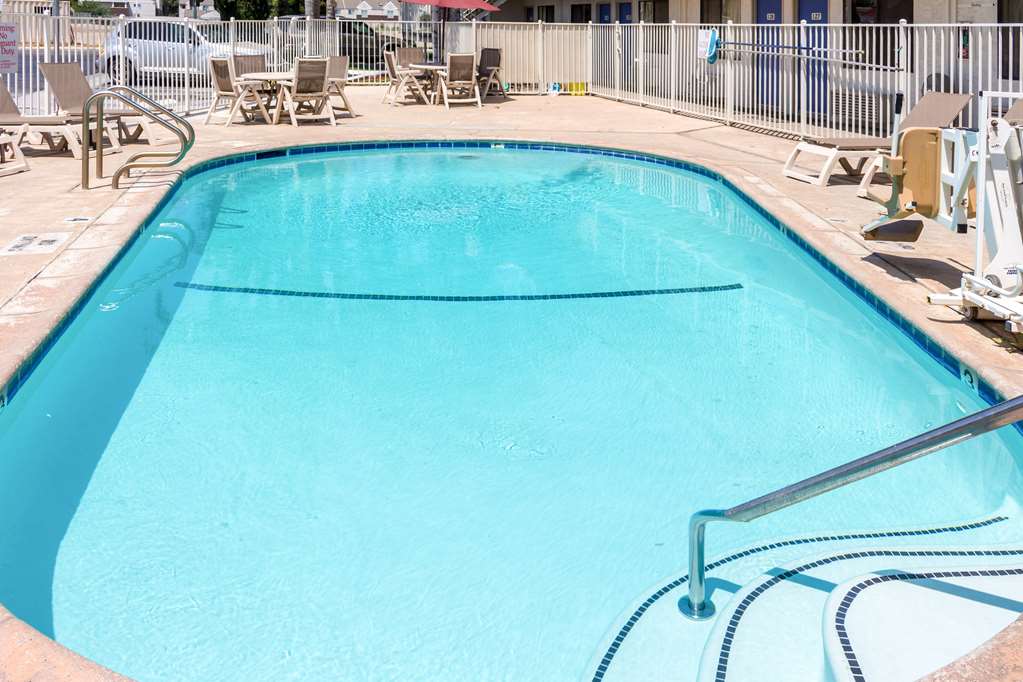 Motel6 Bakersfield CA Convention Center - photo 6