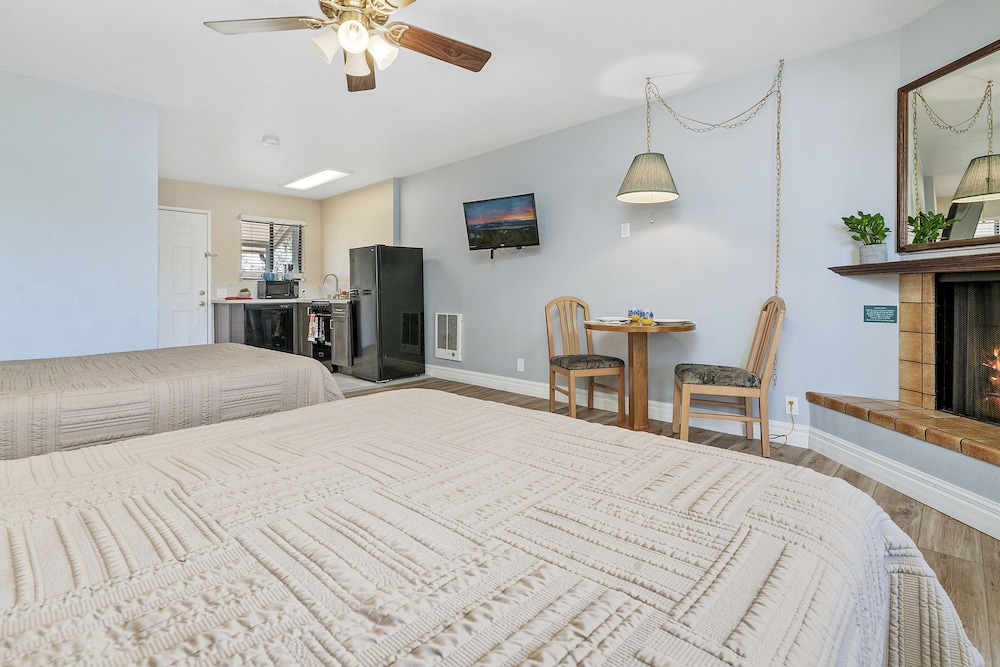 Big Bear Lakefront Lodge - photo 43