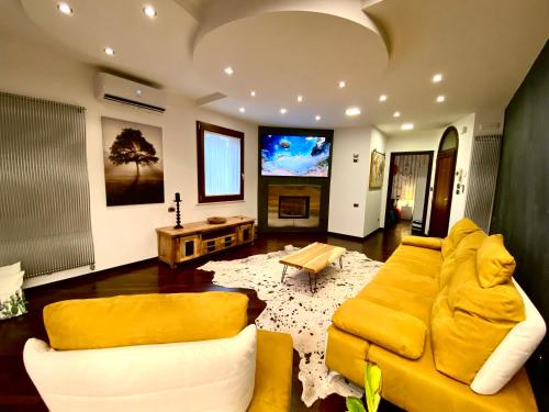 Wood Luxury House — 4-Star Luxury Hotel in Pescara, Italy
