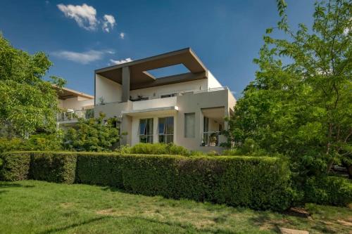 Heart of Canberra Braddon Nest with Parking — 4-Star Luxury Hotel in Canberra, Australia