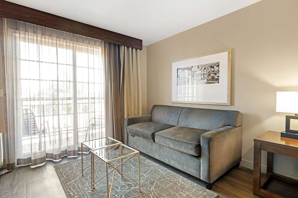 Best Western Cedar Inn & Suites - photo 8