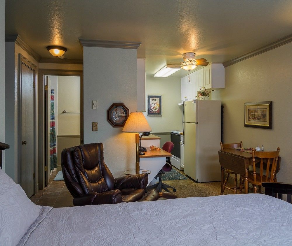 Bond Hotel & Extended Stay - photo 16