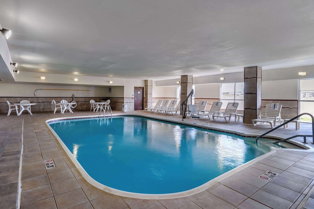 Quality Suites Addison Dallas - photo 34
