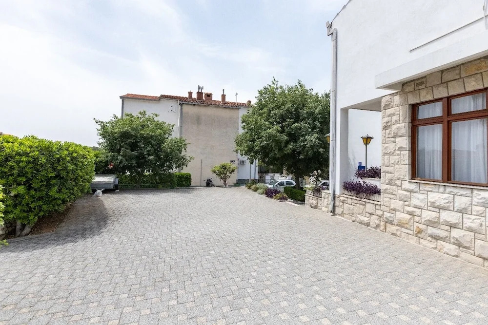 Matija 120m to the Beach R4 in Baska Voda, Croatia