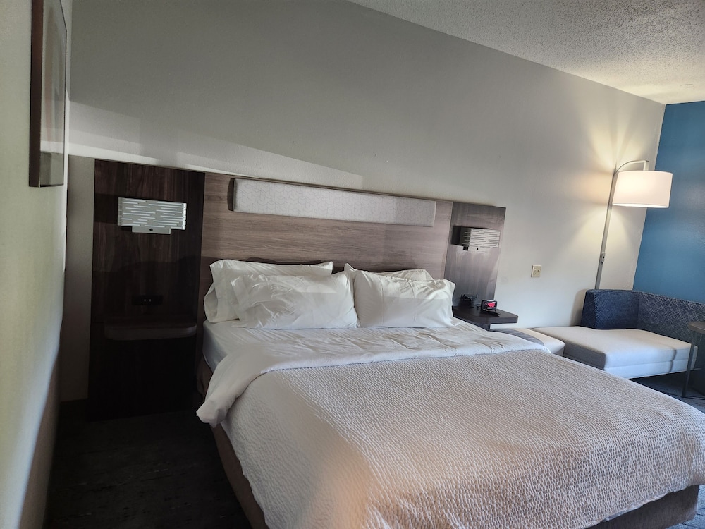 Holiday Inn Express & Suites Alliance by IHG - photo 10