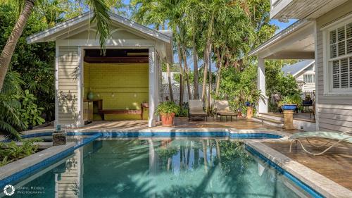Ole Olivia - carbon neutral hotel in Key West