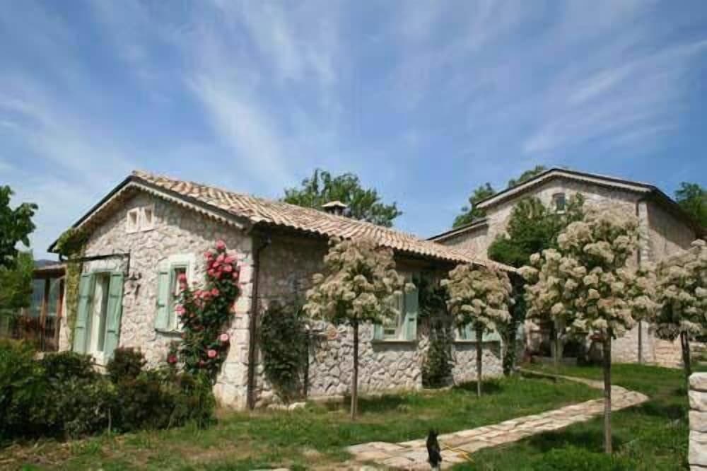 Il Bruco B&B — 4-Star Luxury Hotel in San Donato Val Di Comino, Italy