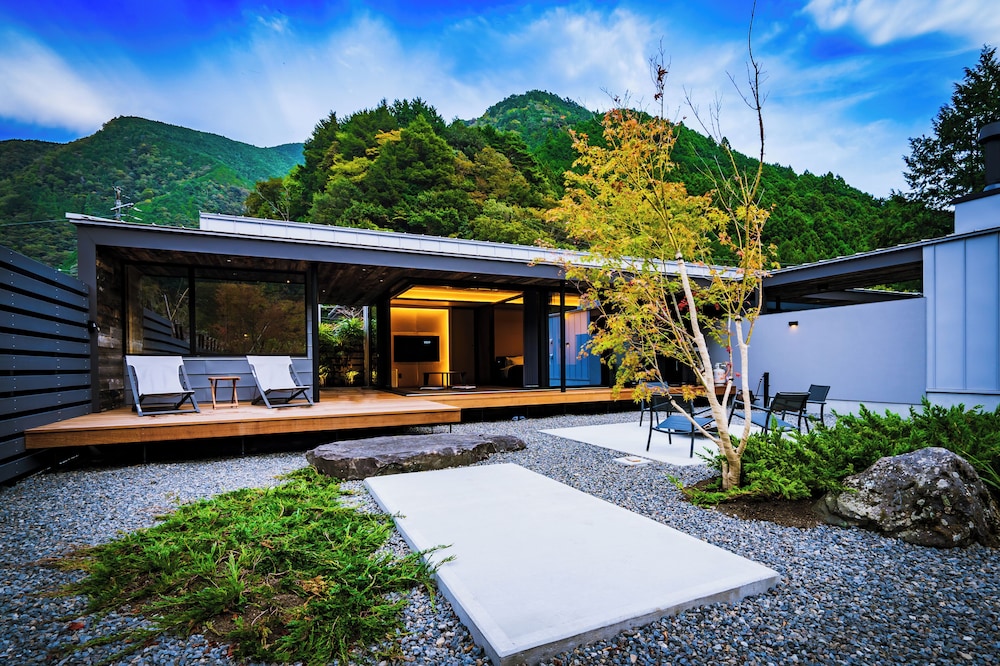Umegashima Drive In & Sauna Villa — 5-Star Luxury Hotel in Shizuoka, Japan