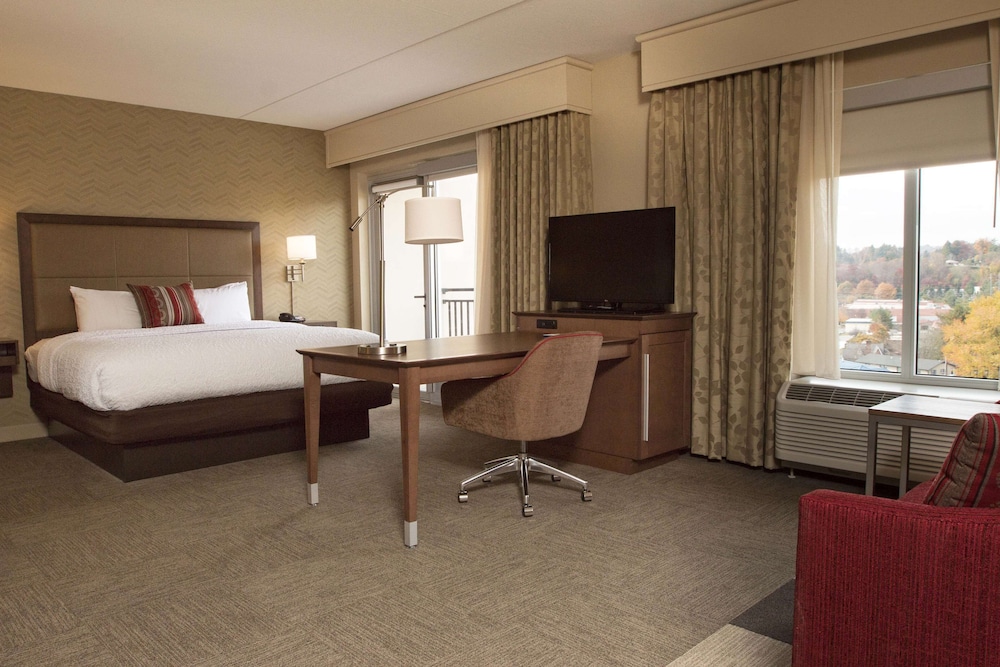 Hampton Inn & Suites Boone - photo 15