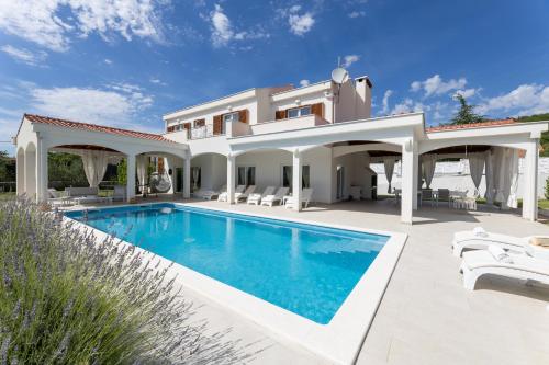 Villa Olivia Peaceful Family Paradise Near Beach — 4-Star Luxury Hotel in Sestanovac, Croatia
