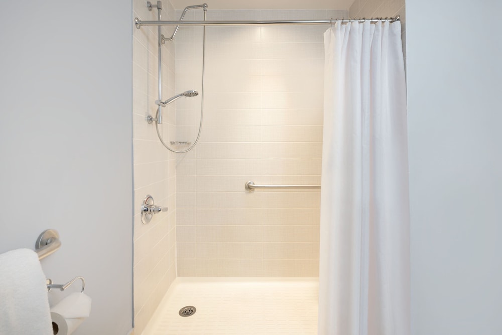 Courtyard by Marriott New York JFK Airport - photo 24
