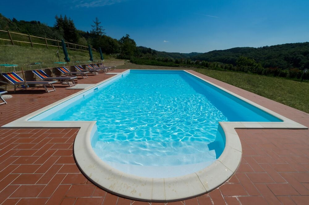 Podere Chiaromonte — 4-Star Luxury Hotel in Palaia, Italy
