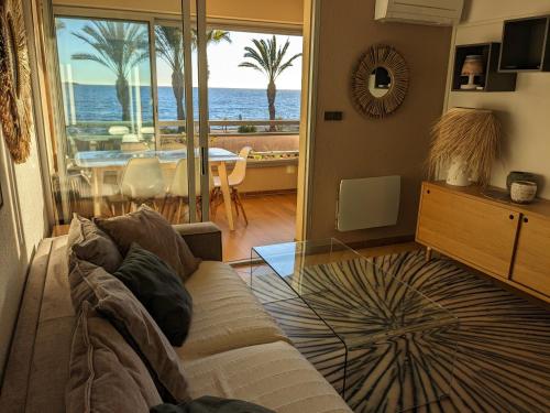 Le Palmier Dore Cosy T3 a 3 Minutes a Pied Des Plages Parking Et Clim in Sanary-Sur-Mer, France