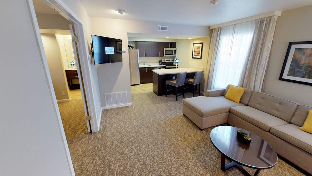 Chase Suite Hotel Newark Fremont - photo 8
