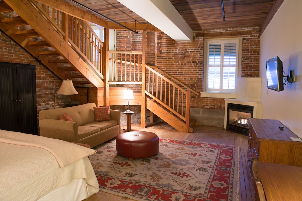 The Common Man Inn & Restaurant - photo 31