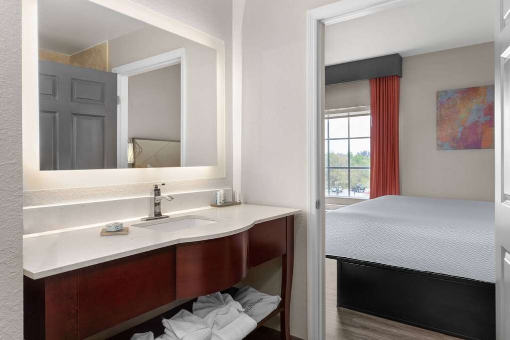 La Quinta Inn & Suites by Wyndham Ft. Pierce - photo 22