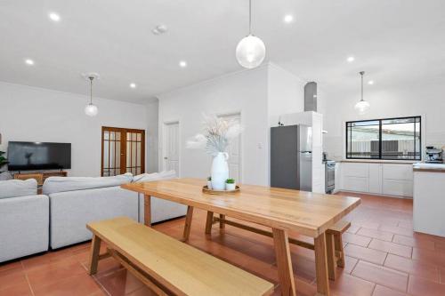 Super House Super Host — 4-Star Luxury Hotel in Kalgoorlie, Australia