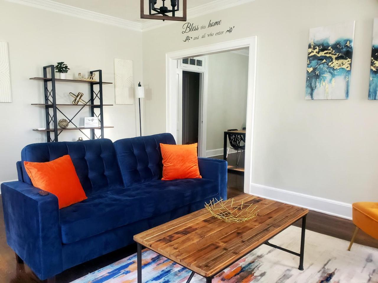Spacious Centrally Located 3 Bed 2 Bath Sleeps 8 — Montgomery