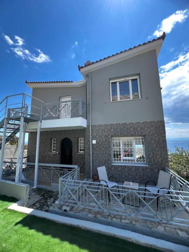 Eleni's Seaview House — 4-Star Luxury Hotel in Saronida, Greece