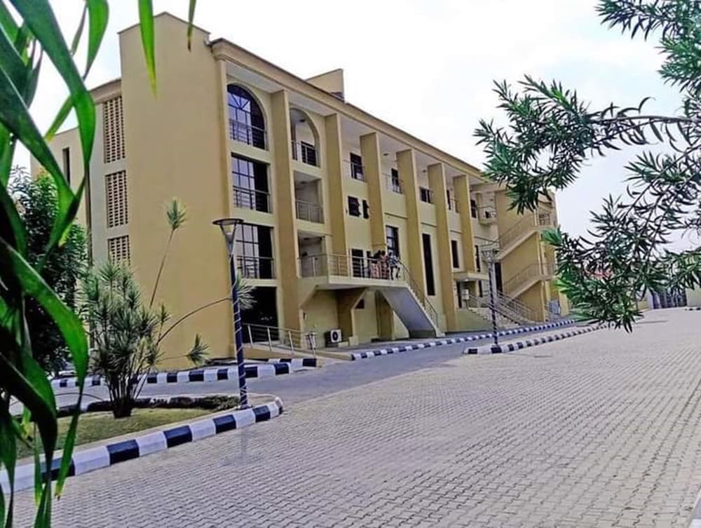 Hevee Hotels and Suites — hotel in Ikorodu
