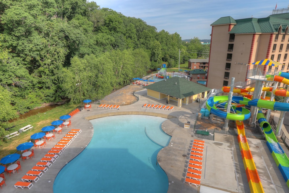 Country Cascades Waterpark Resort - photo 43