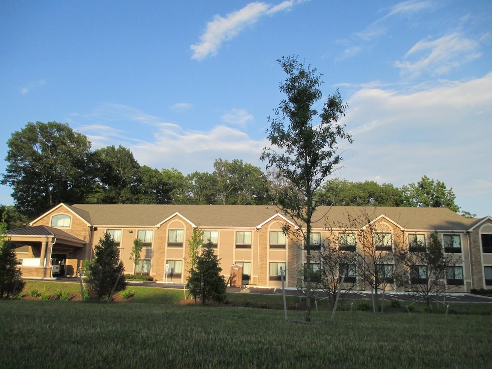 Red Carpet Inn And Suites Monmouth Jtc - photo 39